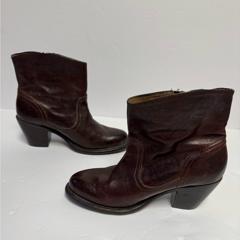 Frye Leslie Zip Bootie 76751 Womens Brown Leather Ankle & Boots. Size 6